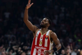 UŽIVO - Batler morao u svlačionicu!