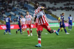 Zvezda dosolila Partizanovu ranu, šest golova za ''plus 7''