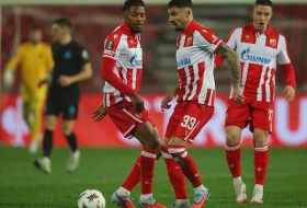 UŽIVO - Zvezda sa igračem manje!