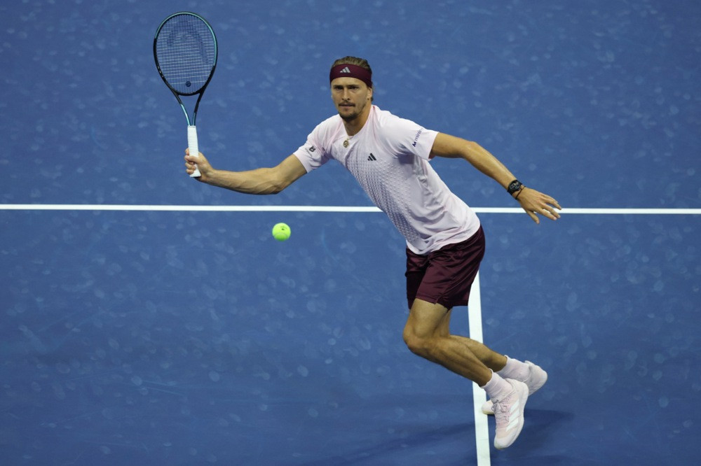 Zverev igra šampionski tenis budući broj 1 u polufinalu Šangaja