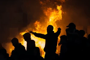 Stolice letele na derbiju, Zvezda dostavlja račun Partizanu!
