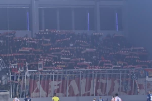 ''Delije'' jasnom porukom ispratili Zvezdine fudbalere iz Bačke Topole!