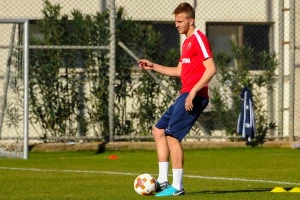 Ko to najviše savetuje Račića i šta kaže na to da se "najčudnije oblači"?