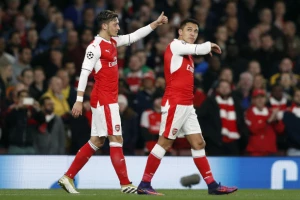 Arsenal pobedio, a Sančez tuguje