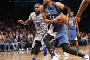 NBA top 10 - Tauns u 3 akcije, maestralno dodavanje Kajrija i, naravno, Gasol!
