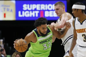 Luda 24 časa Nikole Jokića, stigao, dremao i onda rasturio "Vukove"!