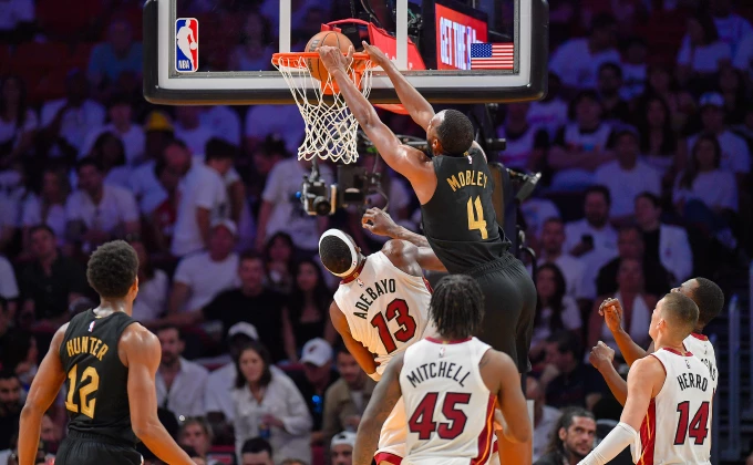 AP Photo/Michael Laughlin