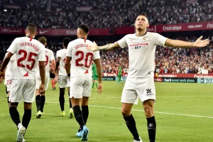 Nešto najluđe ikada - Dmitrović umalo postigao gol igraču koji ga je savladao!