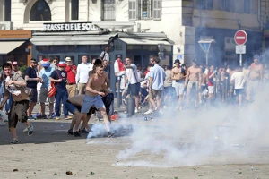 Policija suzavcem rasterivala gužvu u navijačkoj zoni