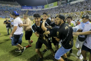 Haos u San Salvadoru, najmanje 12 ljudi poginulo na stadionu!