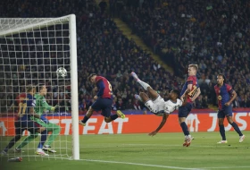Večeras će mnoga deca zavoleti fudbal, Barsu spasili centimetri, Inter prečka!