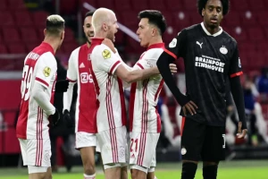 Aleov četvorominutni šou, Ajaks srušio PSV za polufinale Kupa!