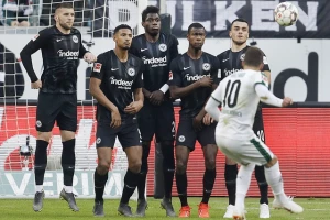 Najbolji strelac Bundeslige ostao na klupi, nije se isplatilo Ajntrahtu...