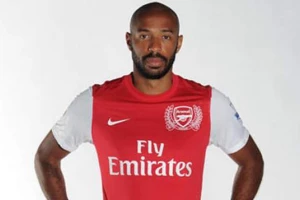 Legenda se slikala u novom dresu Arsenala!