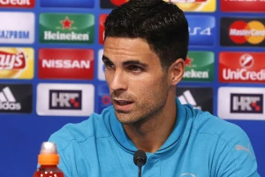 Kakav doček, novi menadžer tek stigao, Arsenal već mora da preti igračima!