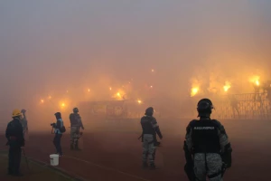 Kako huligani unose baklje na stadion? Odgovor koji je obišao svet!