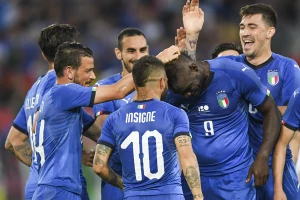 Italija prigrlila "bludnog sina", na tribinama užasan transparent protiv Balotelija!
