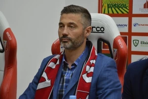Batak žali što ne može na teren