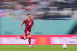 Kostić: "Ne sme vezni igrač da nosi loptu 30 metara..."