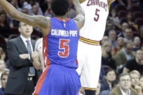 Nije samo Lebron, Smitov rafal za brejk Kavsa!
