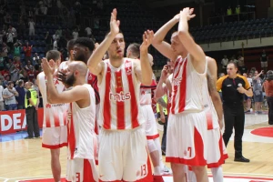 Bum! Pravo niotkuda, Zvezda dovela prvo pojačanje!