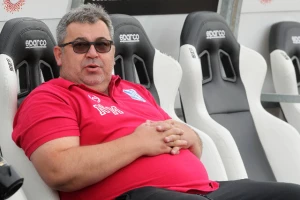 A sad, da se okrenemo fudbalu! Večeras prvo ''Orlići'' stupaju na scenu, ovo je Neškovih 11!