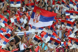 Ovako je izgledao korteo srpskih navijača na putu ka stadionu!