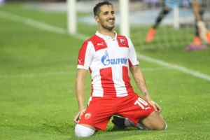 Oglasio se Vijeira! Novogodišnja čestitka i - oproštaj od Zvezde!