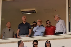 Samo Zvezdan Zvezdu spasava?