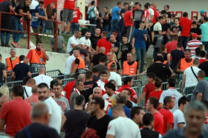 Veliki broj navijača ostao ispred stadiona!