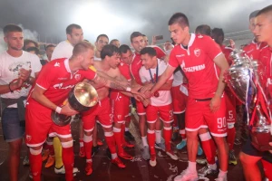 Zvezda preduhitrila Pravnu komisiju FSS, treća zvezdica već upisana!?