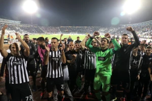 Crno-beli Uskrs - Partizan ponosan na svoje navijače
