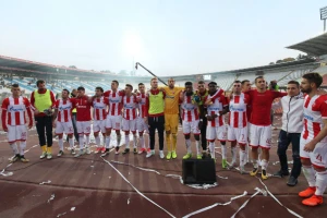 Da se naježiš - Ovako su "Delije" ispratile igrače na Arsenal!