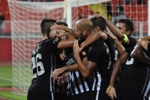 Evo kako su fudbaleri Partizana proslavili pobedu u Mađarskoj!