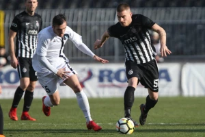 Partizan poveo iz penala, ubrzo prekinut meč!