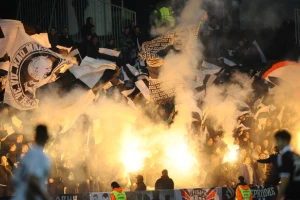 Je l' ovo podrška svom klubu? ''Grobari'' bakljama prekidali finale...