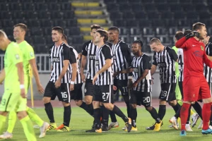 Ovako je izgledao dolazak fudbalera Partizana na LFF stadion