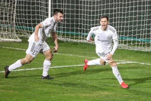 Zvezda želi krilo, on bi bio pravo osveženje, a tu je i Kamerunac!