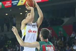 Fener startovao pobedom, Bogdan odličan!