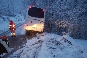 Košarkaši Tivta preživeli dramu - Autobus na putu ka Vršcu umalo završio u provaliji!
