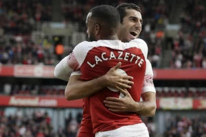 Arsenal ne može da vodi na poluvremenu, sada su se za to postarale i sudije