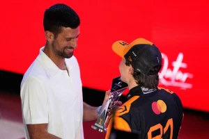 Pjastri najbolji u sprintu, Đoković mu dodelio trofej