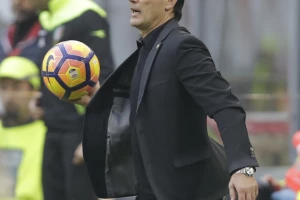 Krotone namučio Milan, Lapadula sprečio iznenađenje