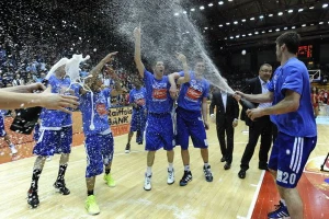Cibona vratila 85% dugova!