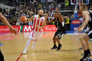 Poluvreme - Partizan vodi, ''delije'' opet nezadovoljne suđenjem, ali i igrom!