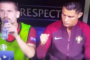 URNEBESNO - Ronaldo pesnicom na saigrača na klupi!