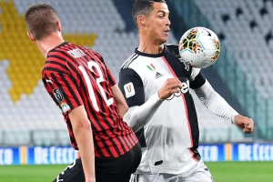 Povratak fudbala u Italiji obeležili Ronaldo i Rebić, Juveu gol sa "San Sira" doneo finale!