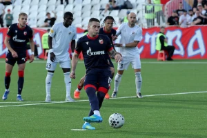 POLUVREME - Duarteov dan, penal za Zvezdu i igrač više!