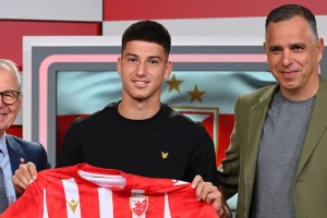 ''Mesi'' pokrenuo lavinu - Još četiri potpisa u Zvezdi!