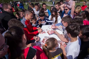 Zvezdaši se družili na Adi sa igračima